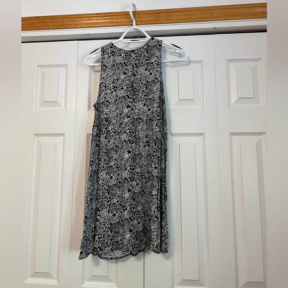 Old Navy Dress in black and white - Picture 2 of 5